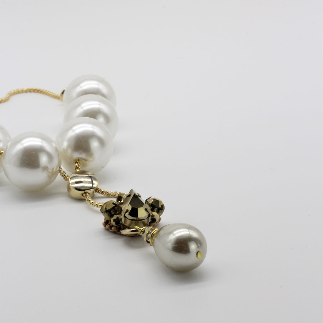 Nour London Pendant w/ White Pearls Necklace