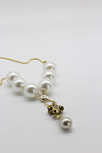 Load image into Gallery viewer, Nour London Pendant w/ White Pearls Necklace
