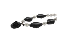 Load image into Gallery viewer, Nour London Flower Motif Pearl resin Necklace
