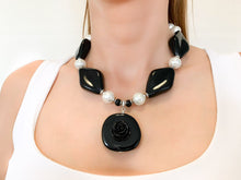 Load image into Gallery viewer, Nour London Flower Motif Pearl resin Necklace
